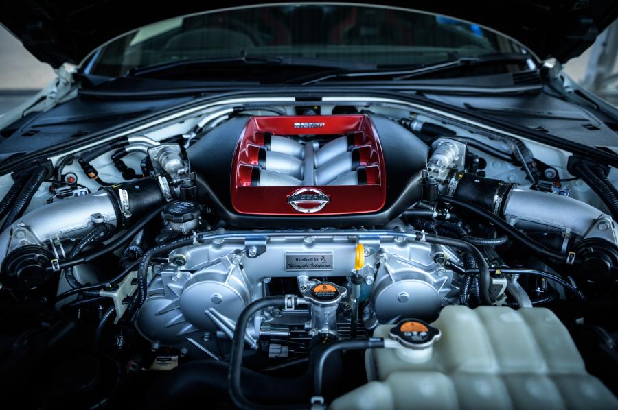 Моторный отсек Nissan GT-R Nismo (R35) 2019 года  (JP) (фото 25 из 27)